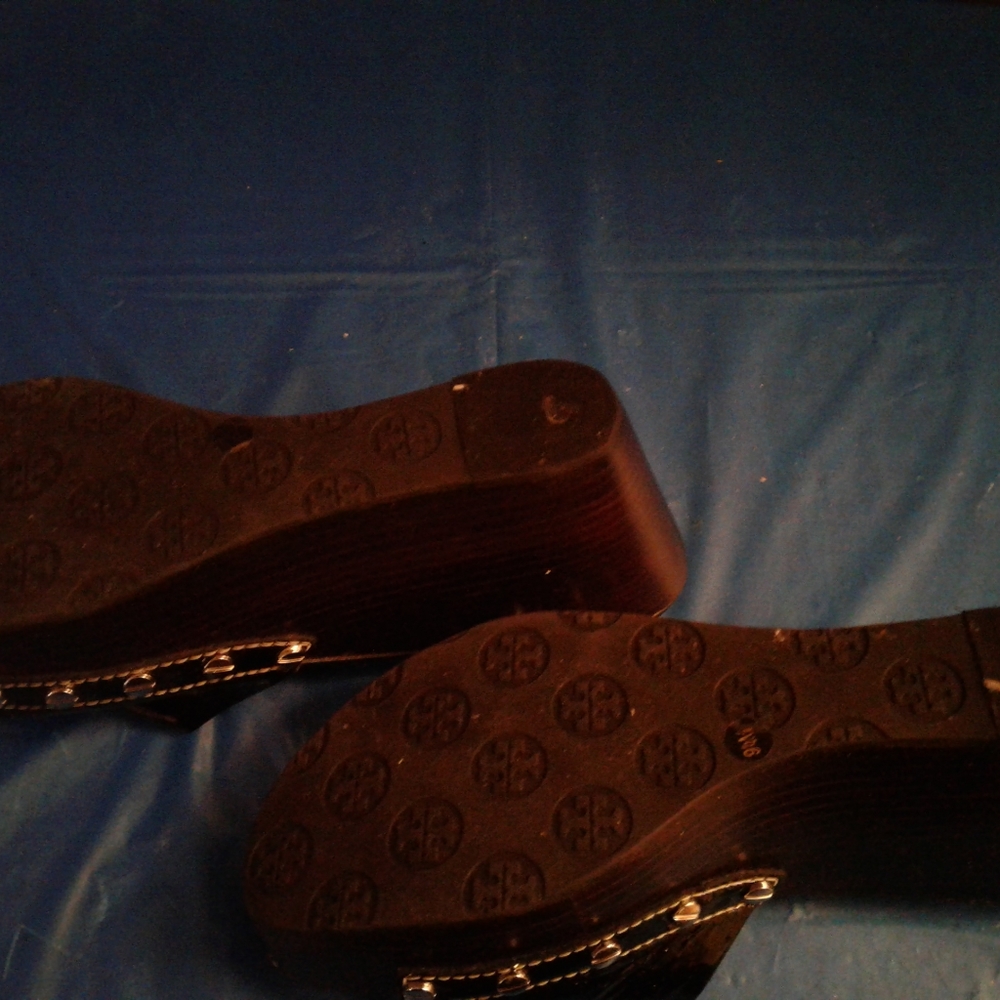 Shoes - Picture 4 of 4